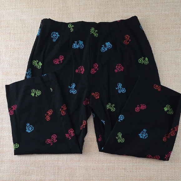 Coldwater Creek Black Capri Pants Multicolor Bicycle Print Stretch Size 14 - Picture 4 of 8